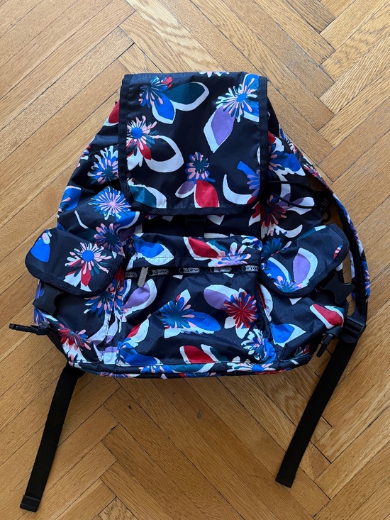 Lesportsac Handbags - LeSportsac Voyager Backpack - RARE Floral Print